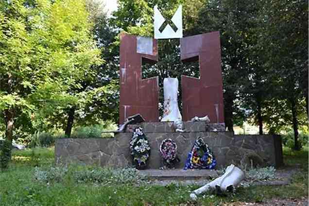 На Львовщине вандалы уничтожили памятник УПА