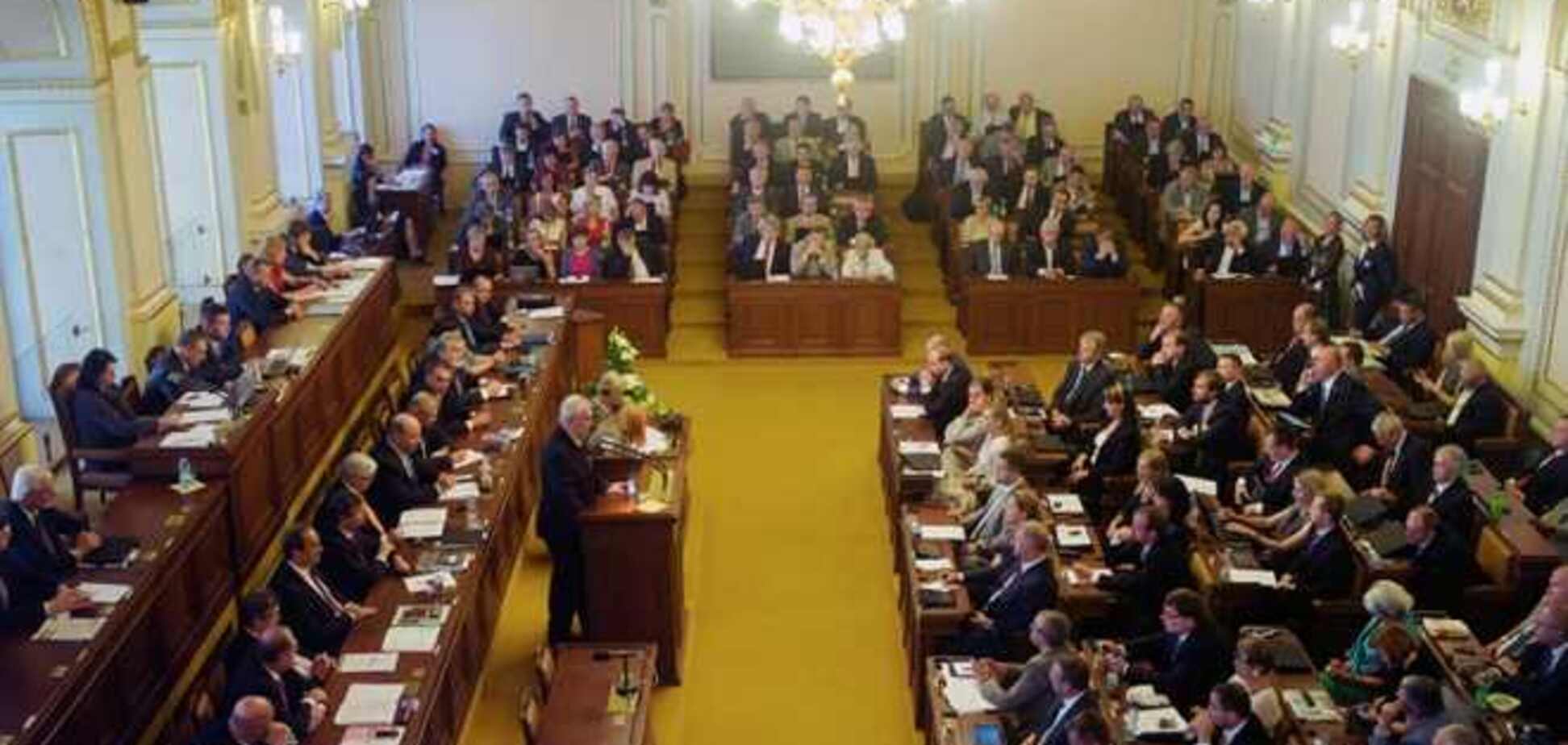 Парламент Чехии решил самораспуститься
