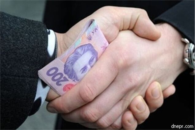 В Киеве осудили за крупную взятку директора Дворца детей