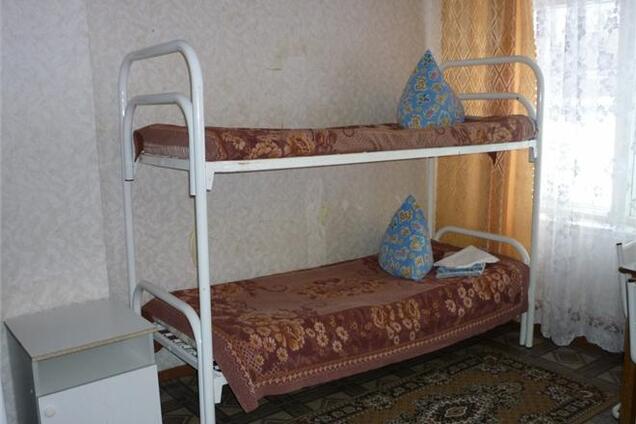 В лагере на Запорожье 10-летнюю девочку придавило кроватью