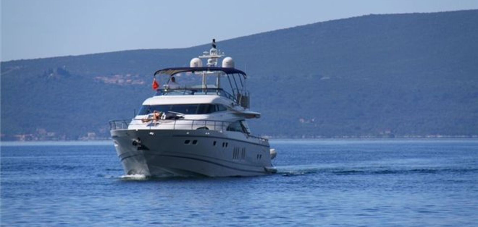 У Хорватії згоріла яхта, на борту якої були 6 українців
