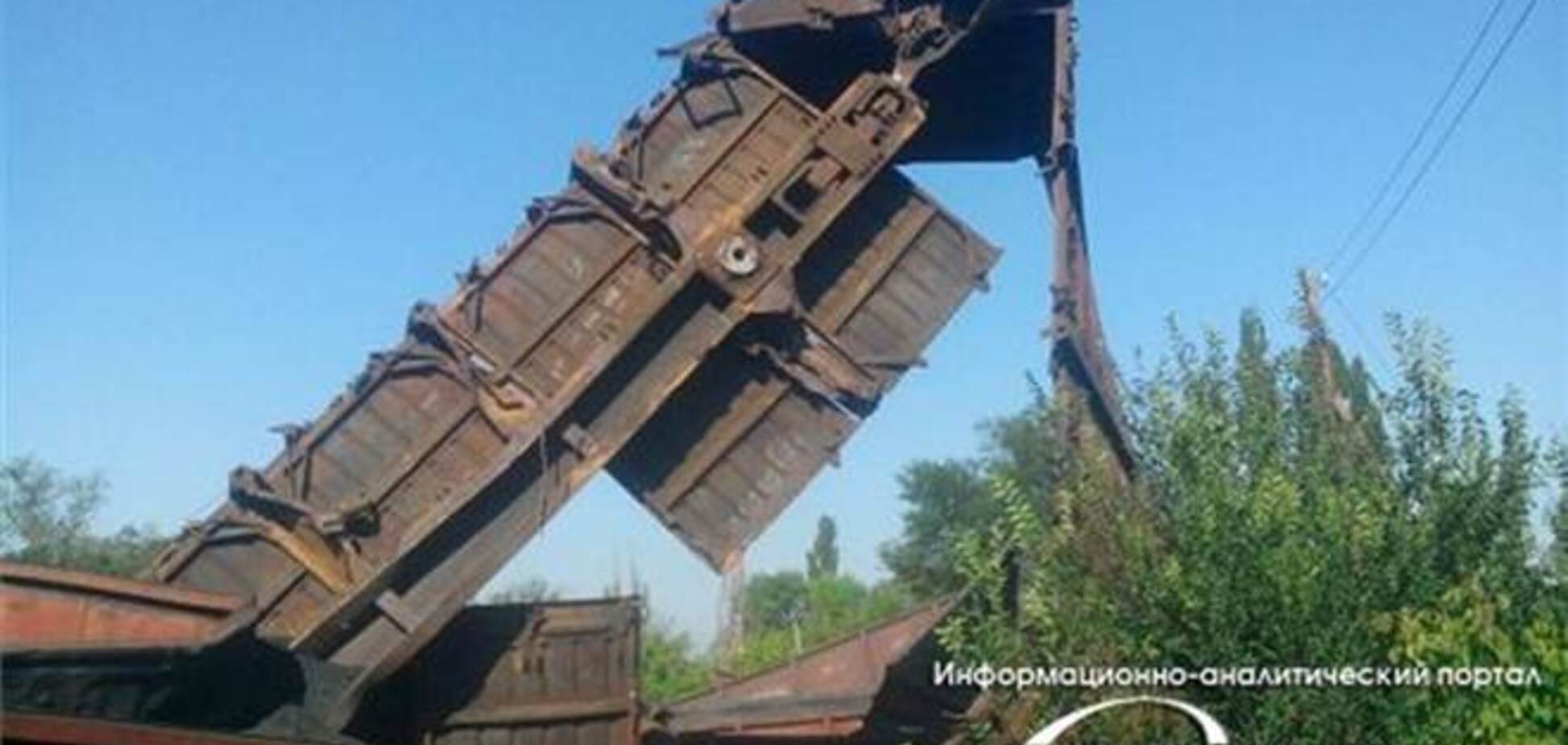 На Луганщині вантажні вагони зійшли з рейок і розгромили залізницю
