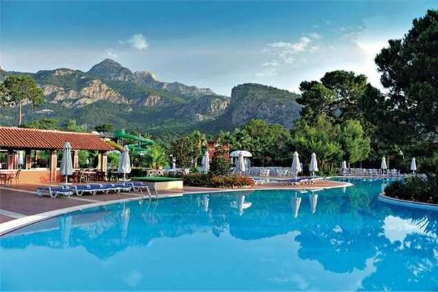 Более 100 британских туристов отравились на турецком курорте