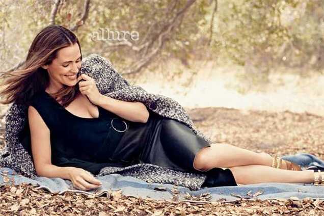 Дженнифер Гарнер покорила ALLURE своей непосредственностью