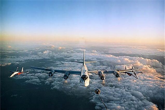 Два бомбардувальника РФ порушили повітряний простір Японії