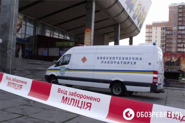 В Киеве возле скандального кинотеатра заминировали автомобиль