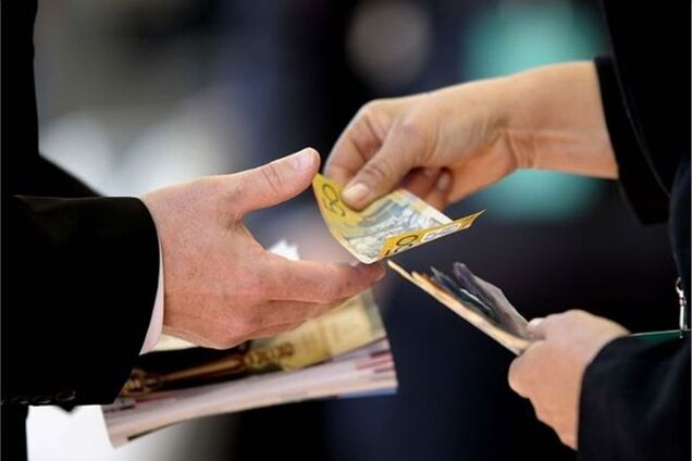 Новый заместитель начальника налоговой Алушты уже успела погореть на взятке