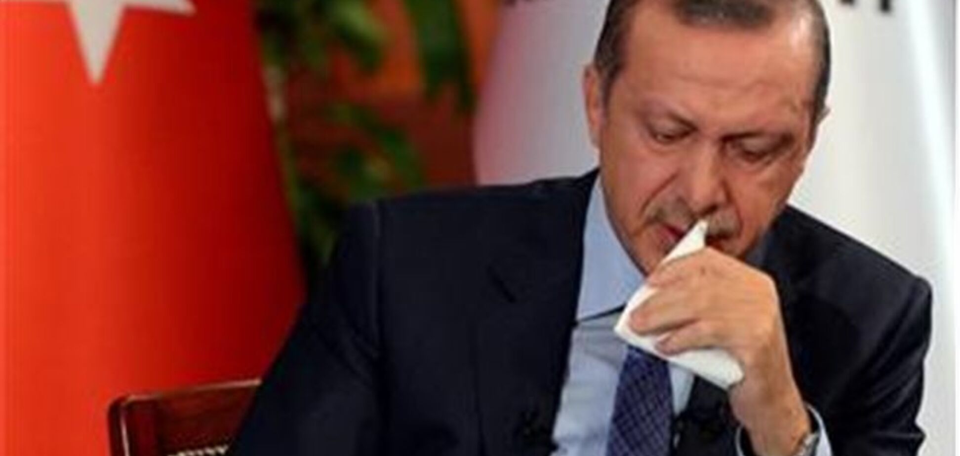 Турецький прем'єр розплакався в прямому ефірі