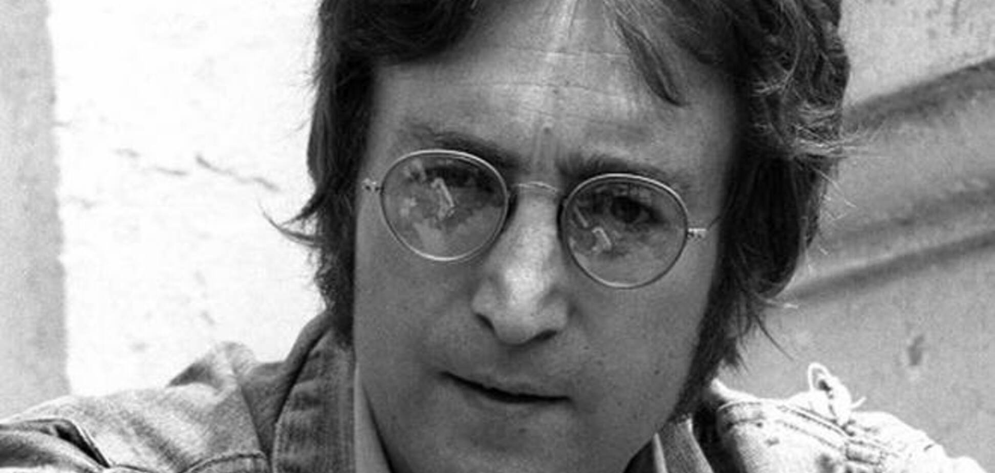 Знаменитый бирюзовый пиджак Джона Леннона был продан за $10 тыс
