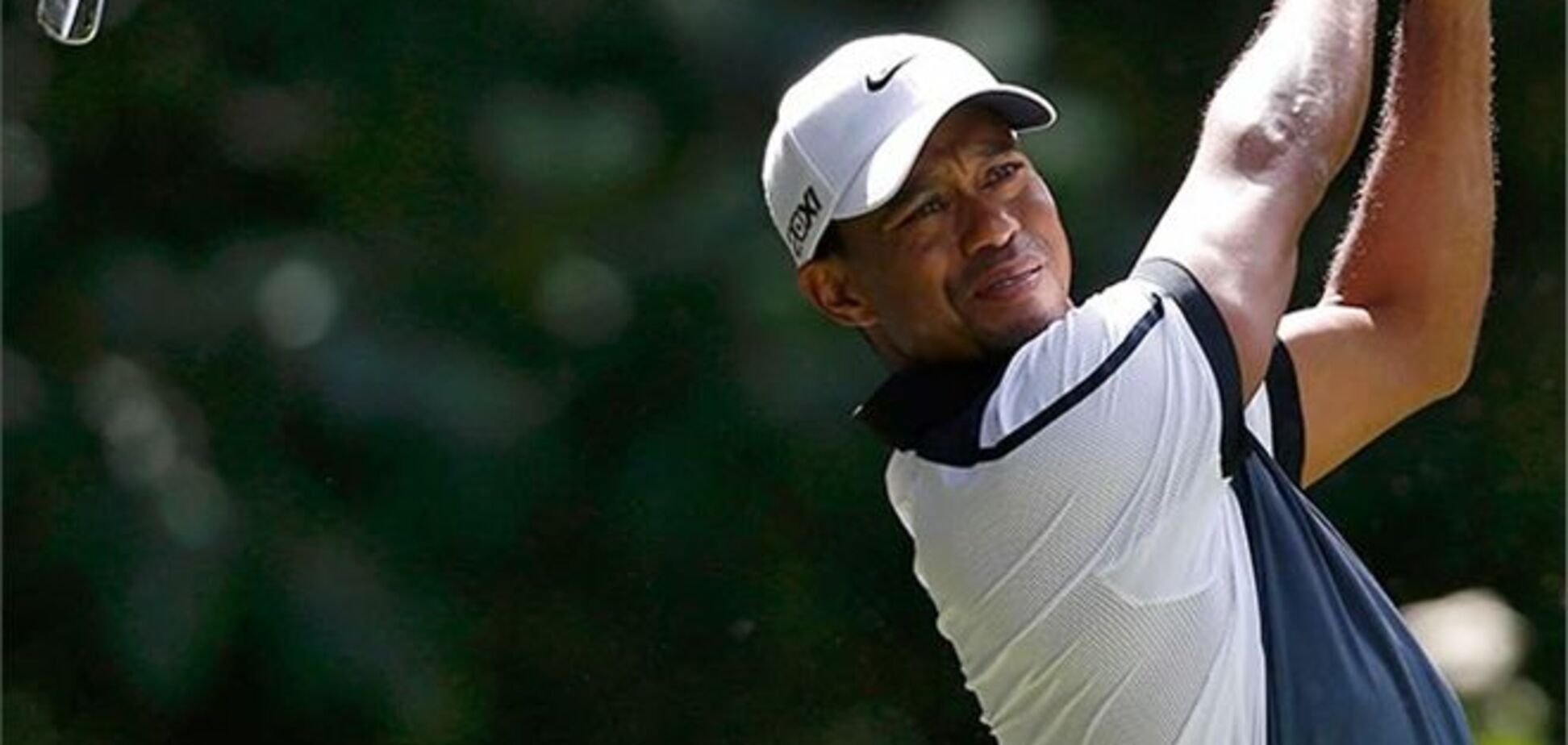 Тайгер Вудс снялся с турнира из-за травмы, полученной в постели