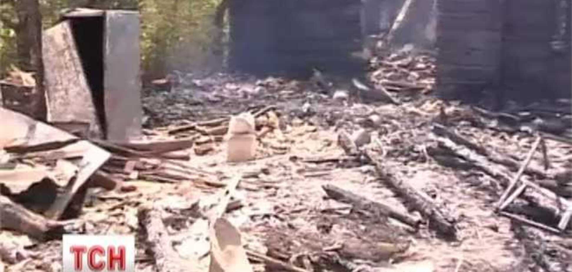 На Житомирщині батьки забули дитину в палаючому будинку
