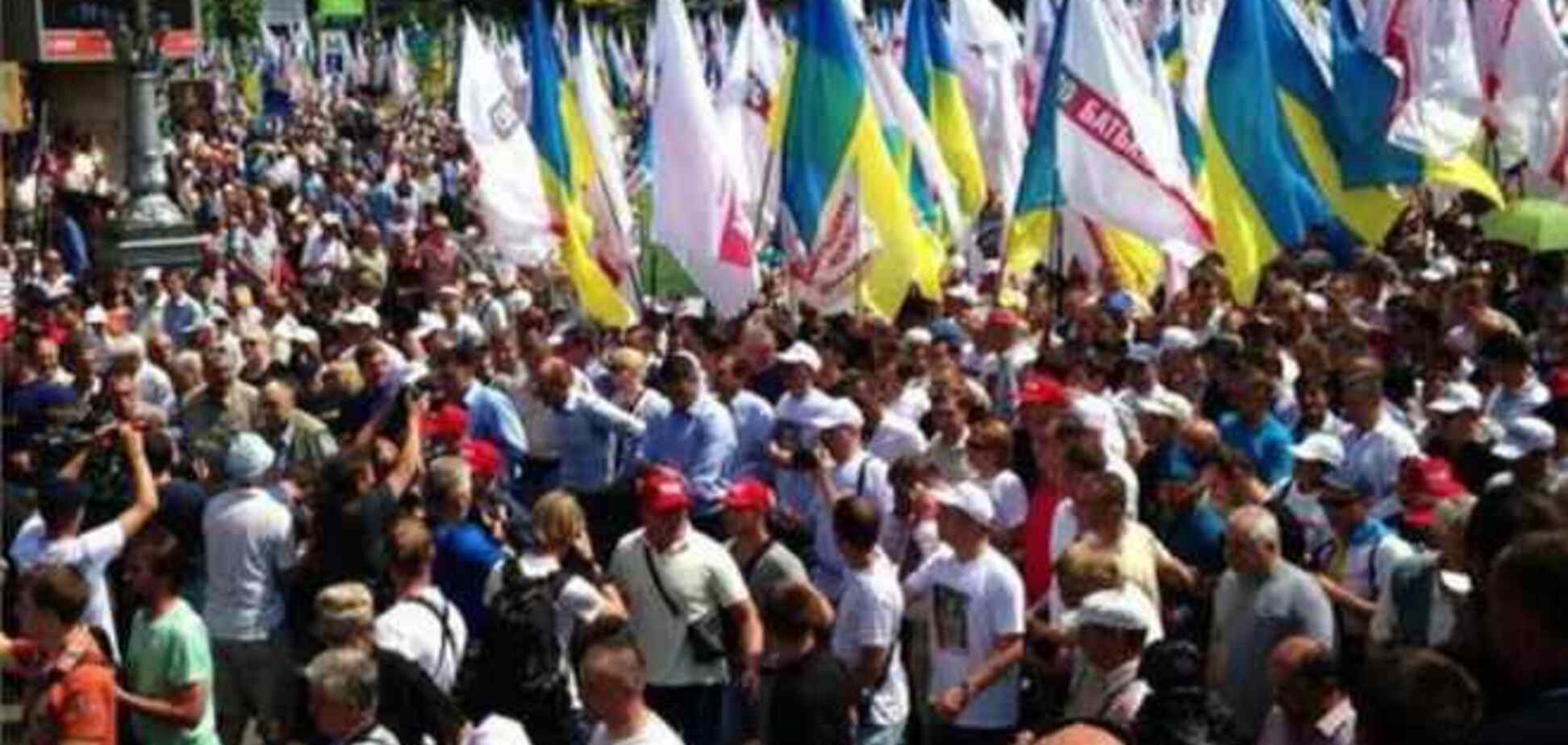 Около 3 тыс. человек участвуют в оппозиционном шествии в Киеве – 'Батьківщина'