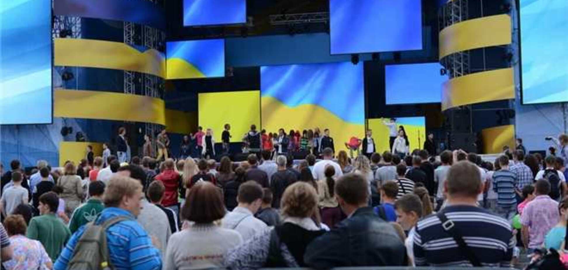 'Молодые регионы' отпраздновали День Независимости флешмобами в Киеве