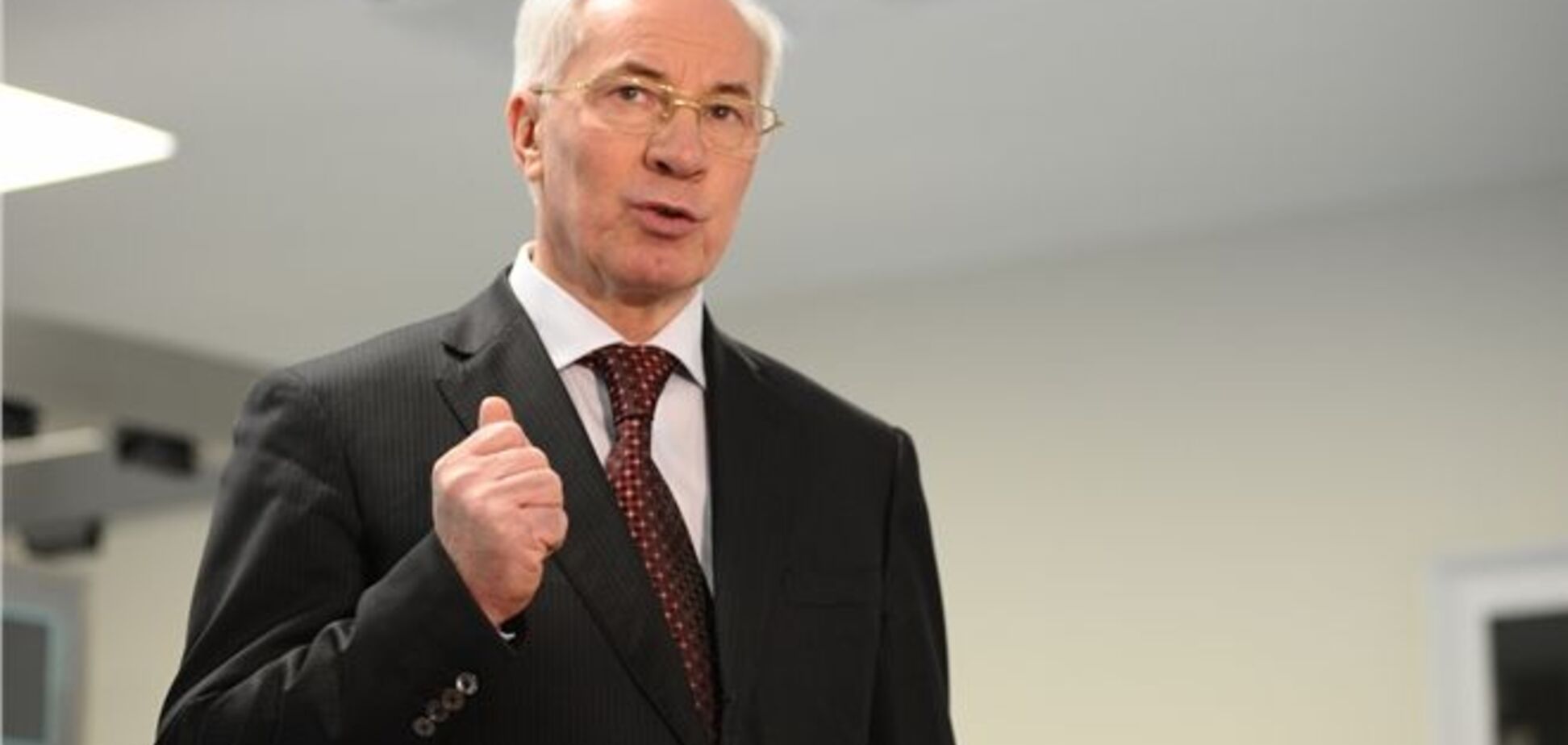 Азаров начал рабочий визит в РФ