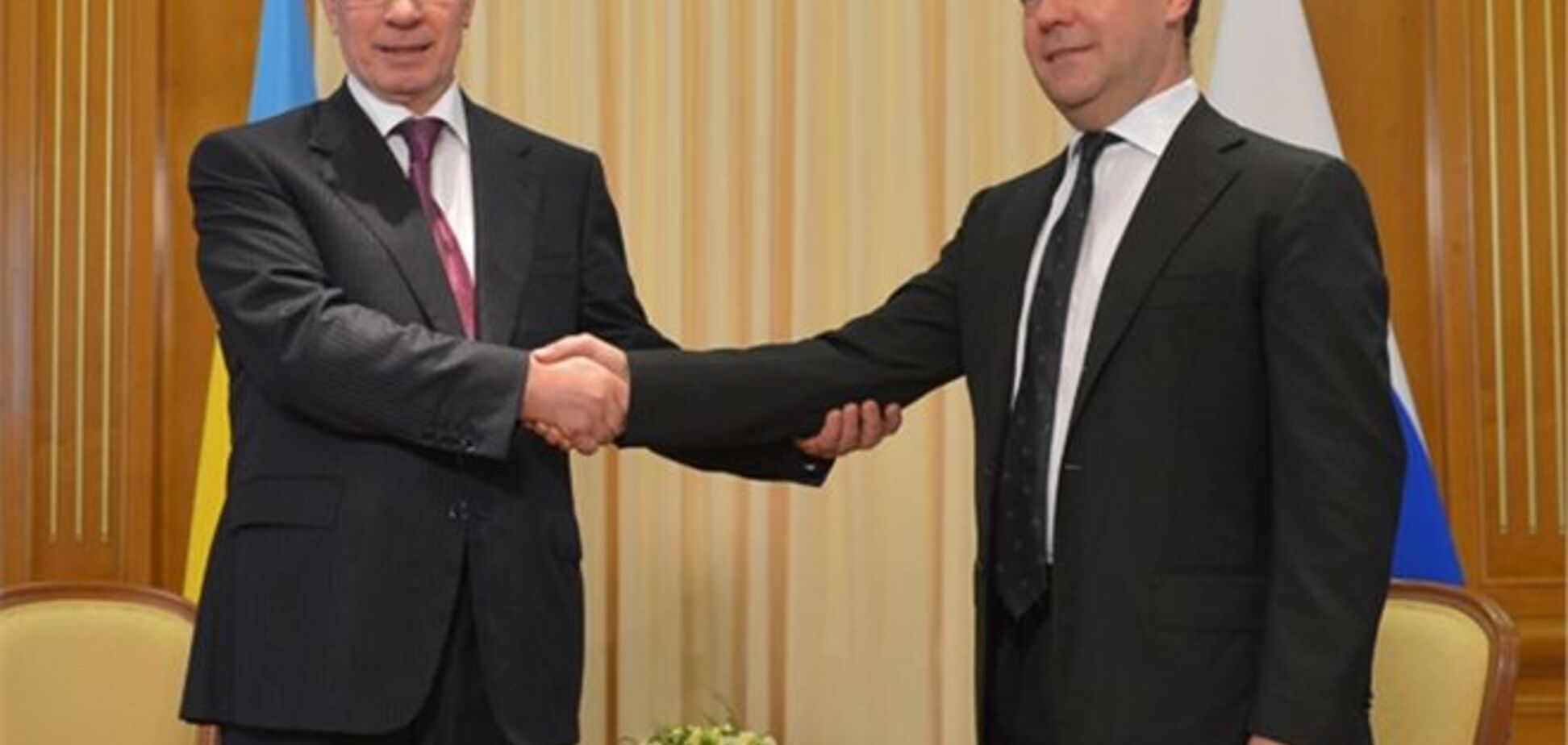 Медведев готов к откровенному разговору с Азаровым