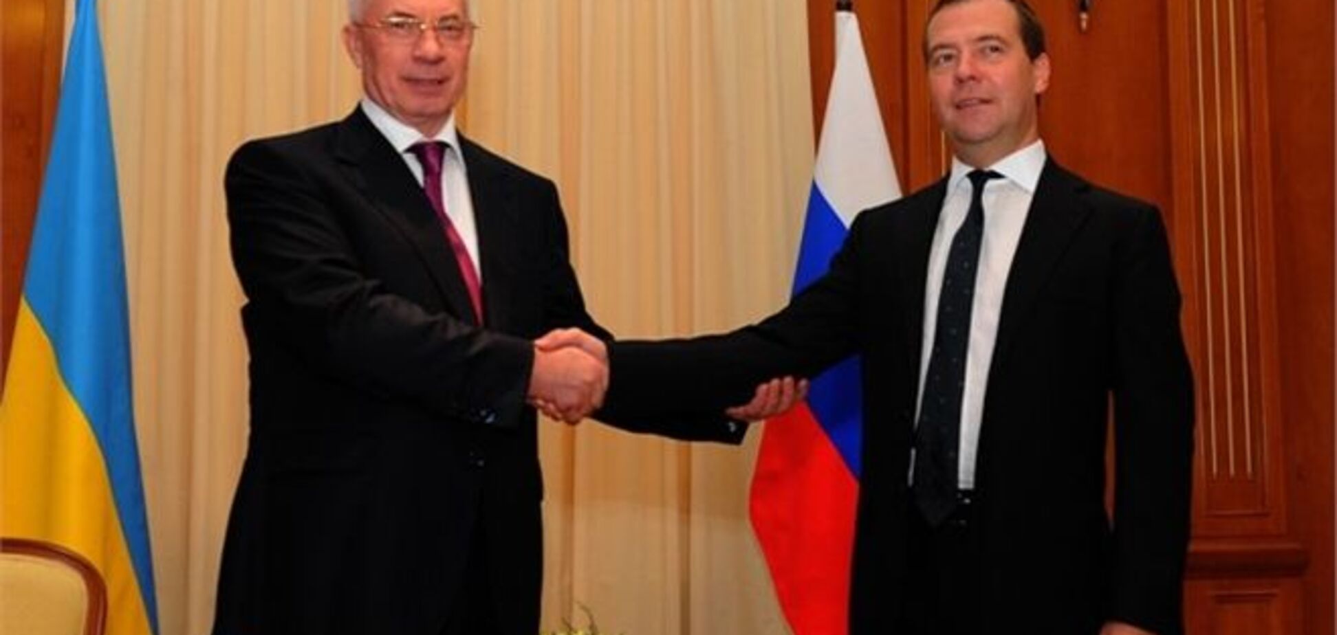 Азаров улетел на переговоры к Медведеву в Москву