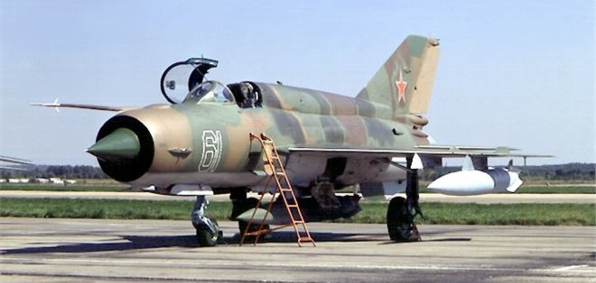 Истребитель МиГ-21 вспыхнул в воздухе над Румынией