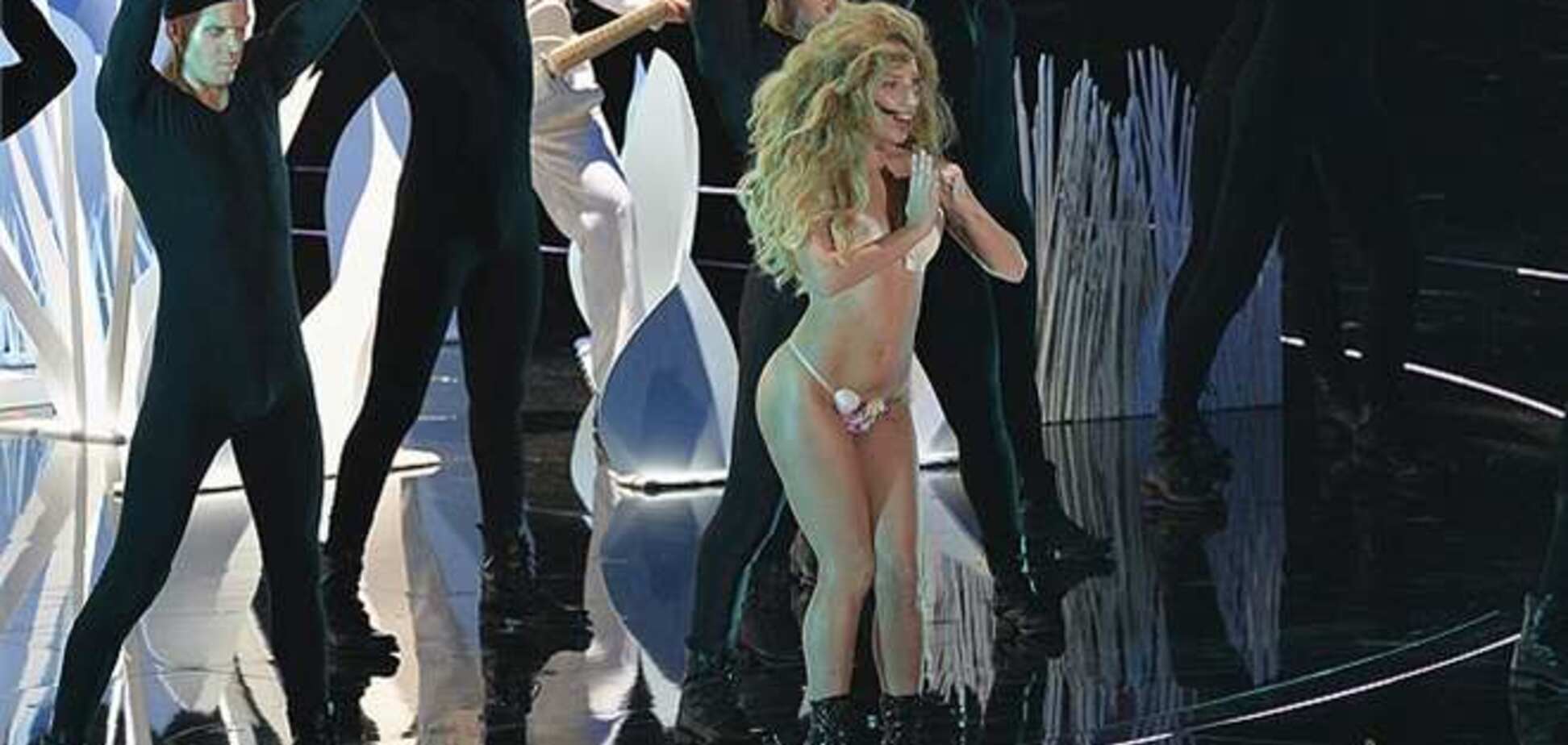 Леди Гага сменила пять нарядов за пять минут на MTV VMA 2013