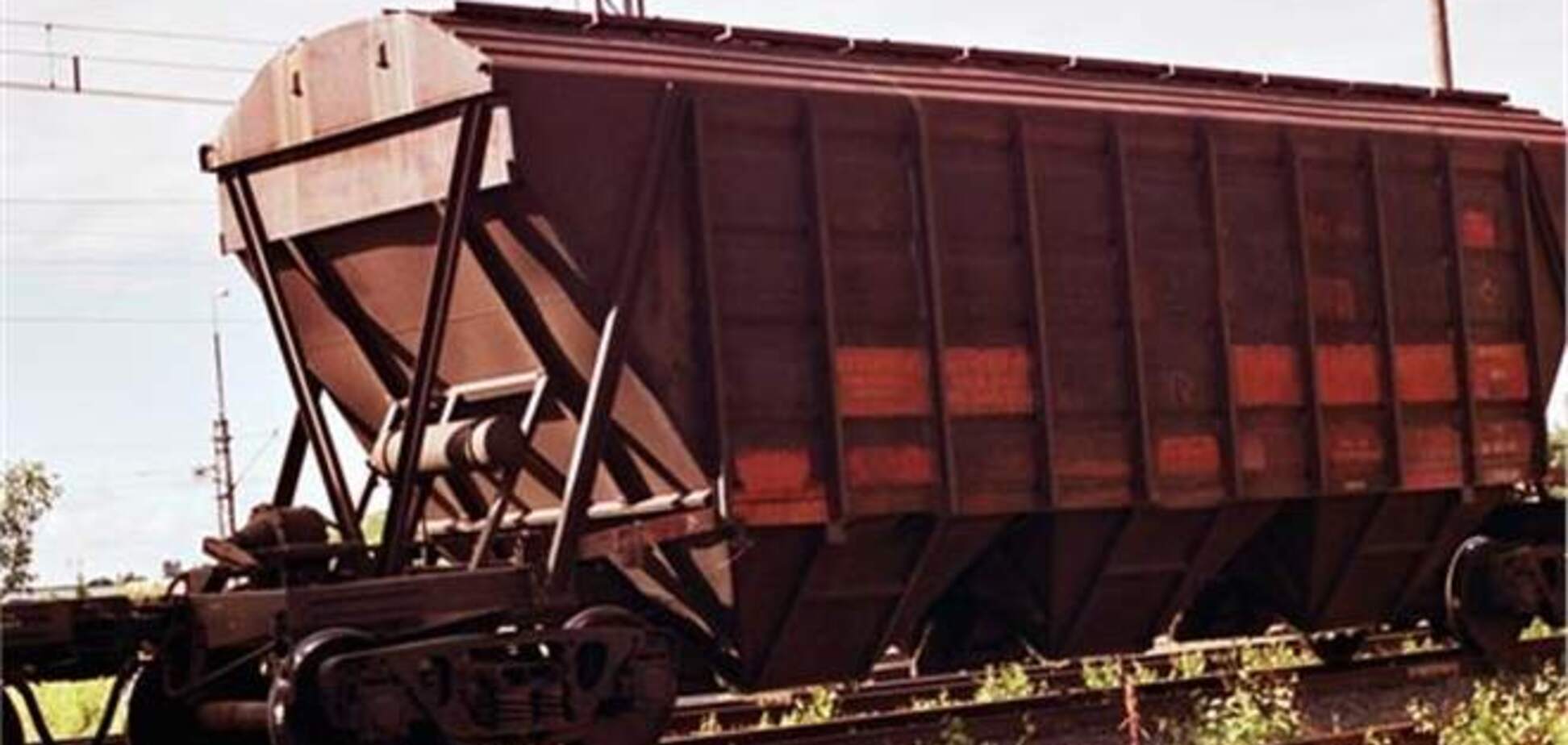 Под Одессой ударило током взобравшихся на зерновоз подростков