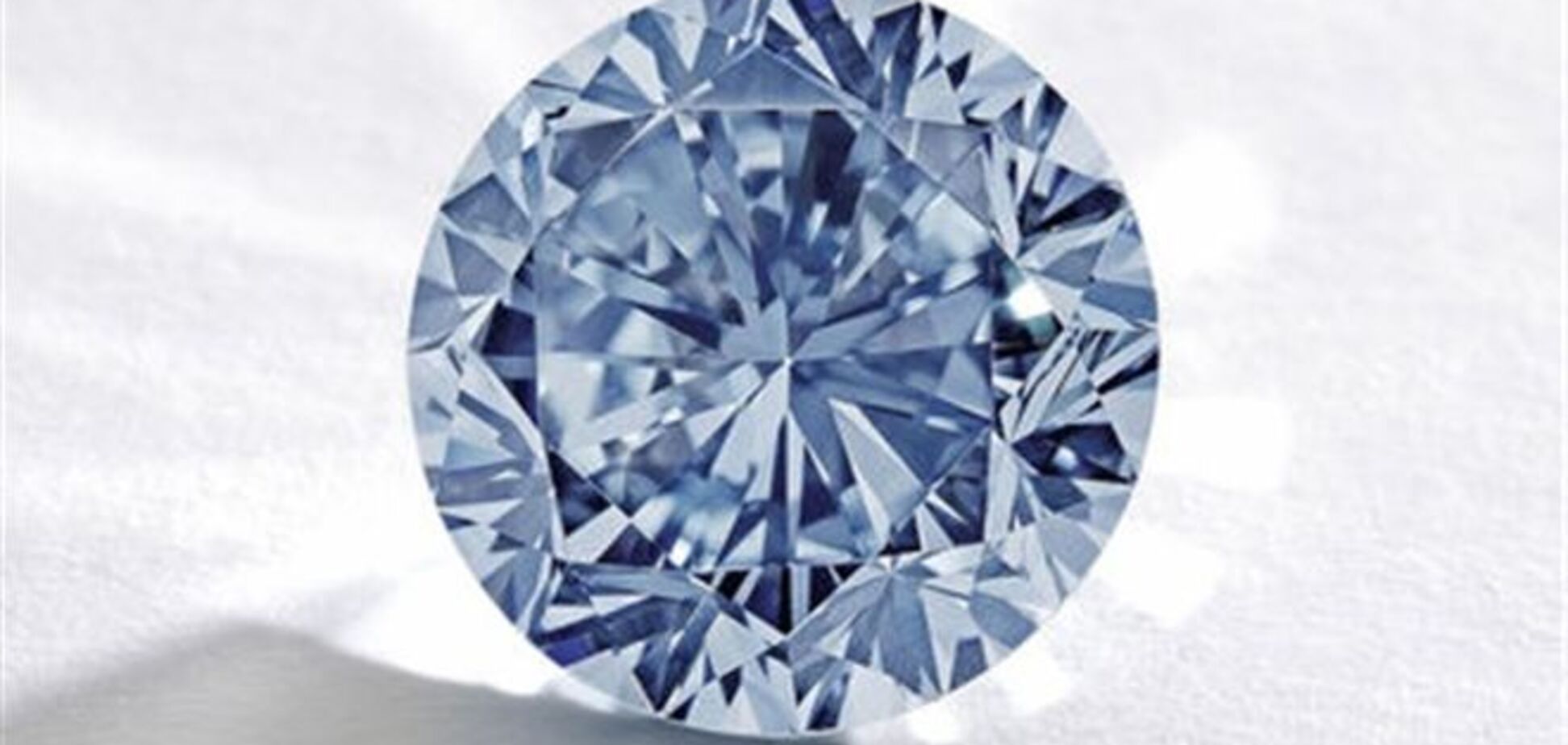 Найбільший у світі блакитний діамант продадуть за $ 19 млн