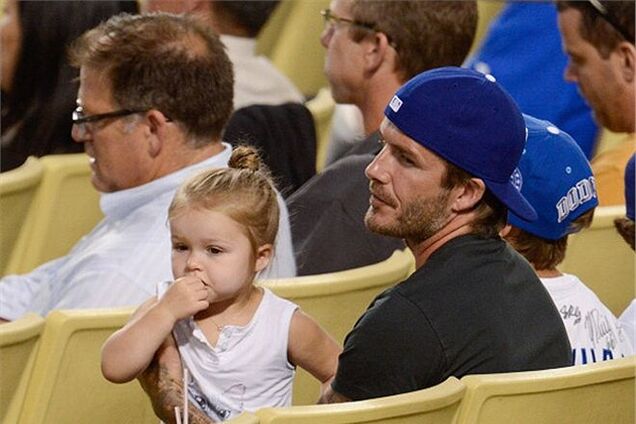 Дэвид Бекхэм отвел детей на бейсбольный матч