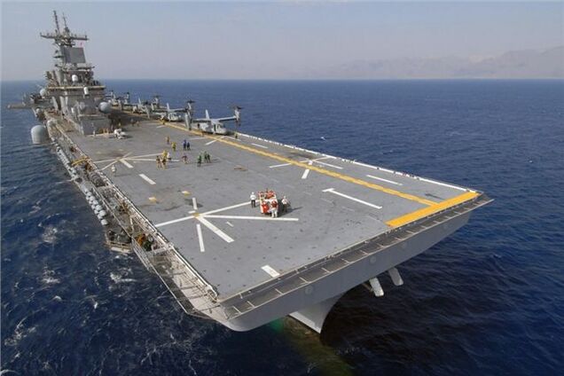 США продовжують стягувати військові кораблі до берегів Сирії