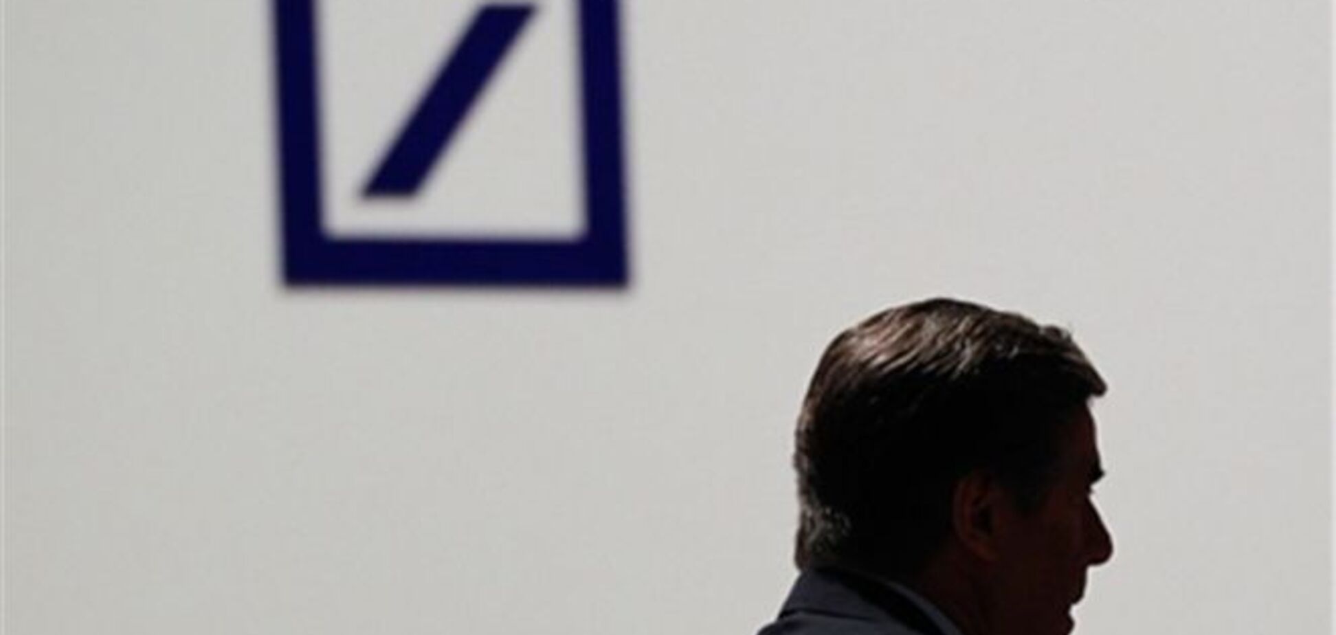Экс-глава Deutsche Bank  винит себя в самоубийстве коллеги