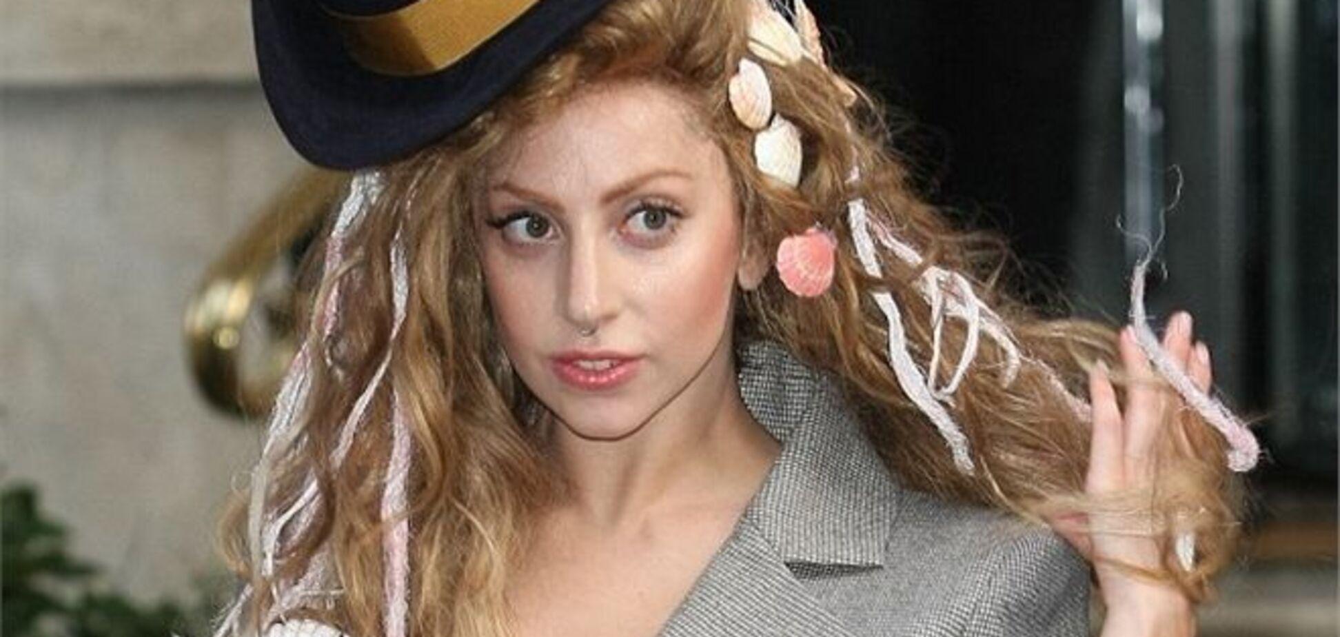 Леди Гага слила новый сингл 'Swine' в Сеть