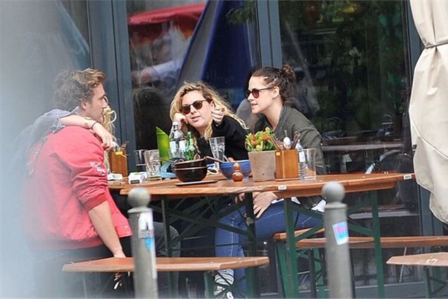 Кристен Стюарт веселится с друзьями в Берлине