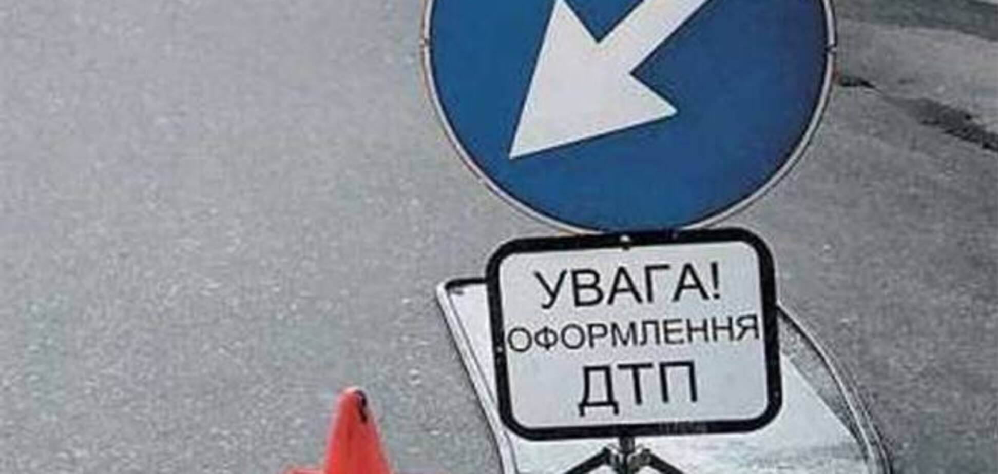 На Запорожье столкнулись фура и легковушка: погибли россияне