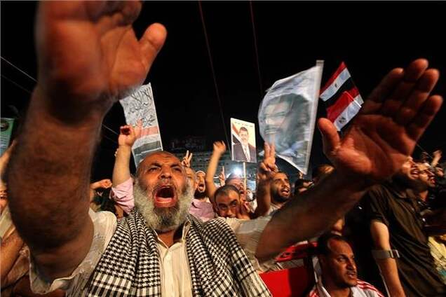 В Египте десятки раненых после столкновений сторонников Мурси и полиции