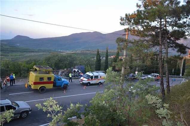 Под Алуштой грузовик вылетел в кювет: погиб водитель