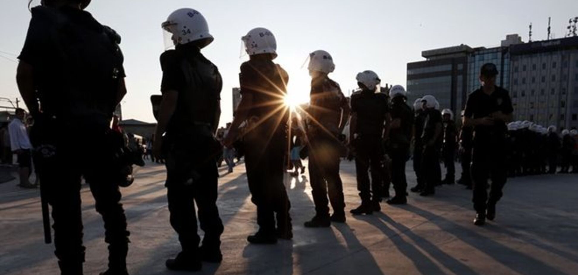 Полиция оцепила мятежный парк Гези в Стамбуле