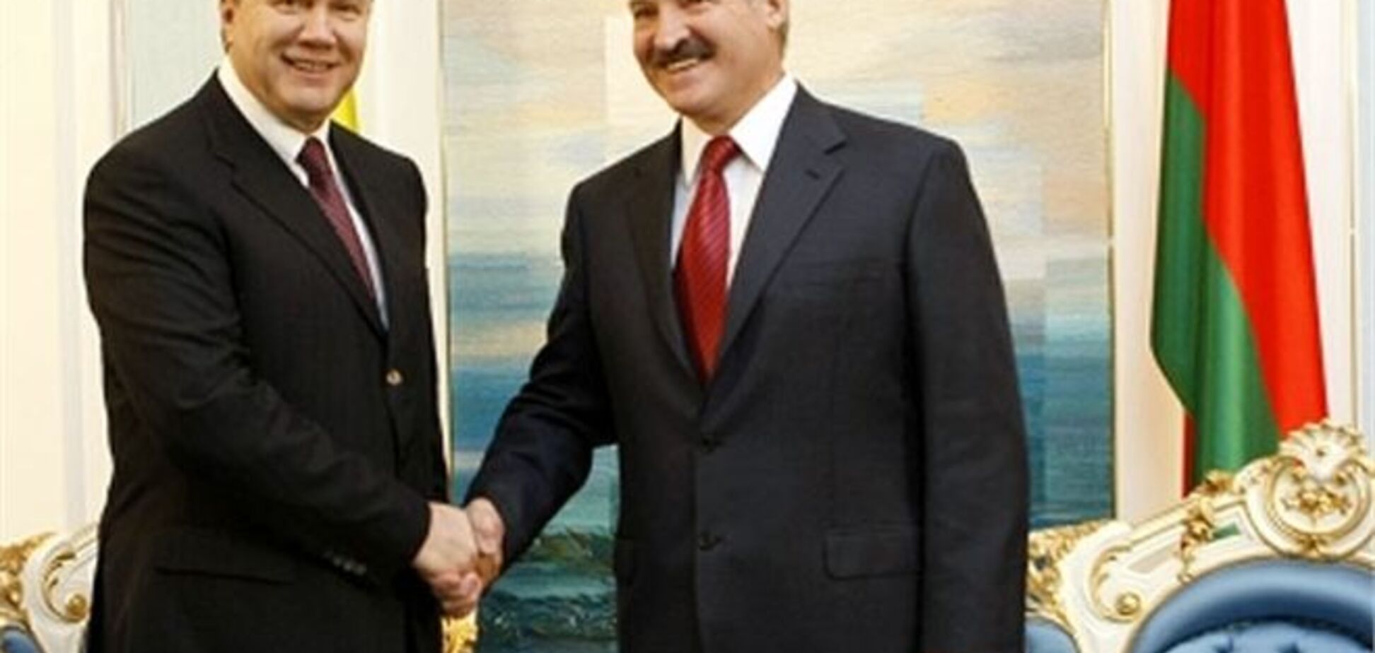 Янукович поздравил Лукашенко с днем рождения