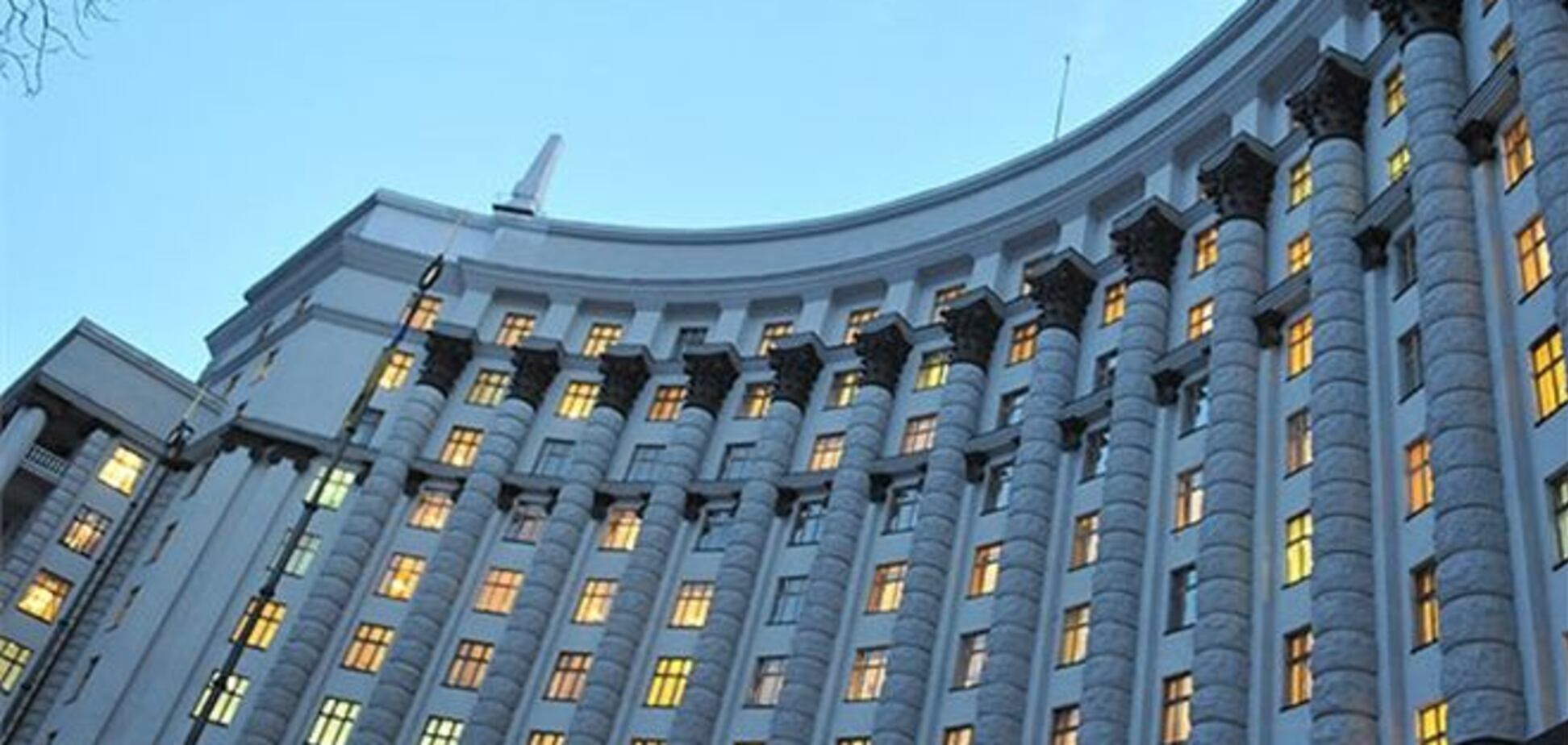В Кабмине поменяют 20 окон за треть миллиона гривен
