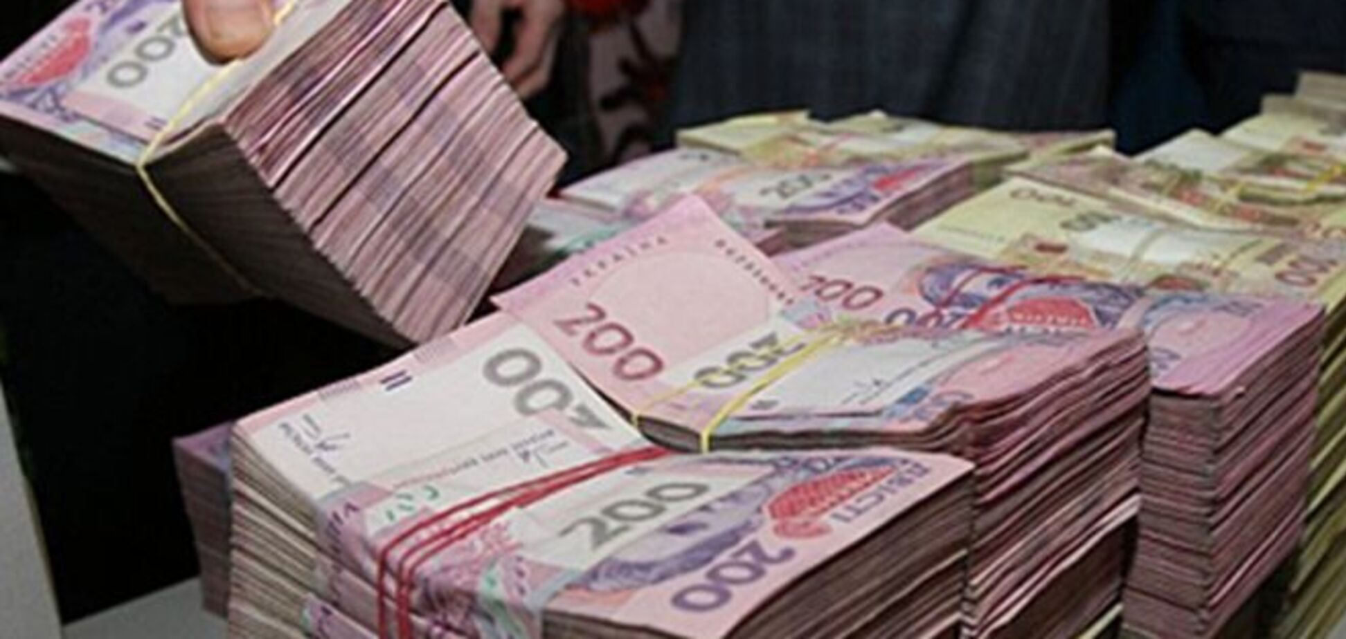 НБУ напомнил нотариусам о введении ограничения наличных расчетов