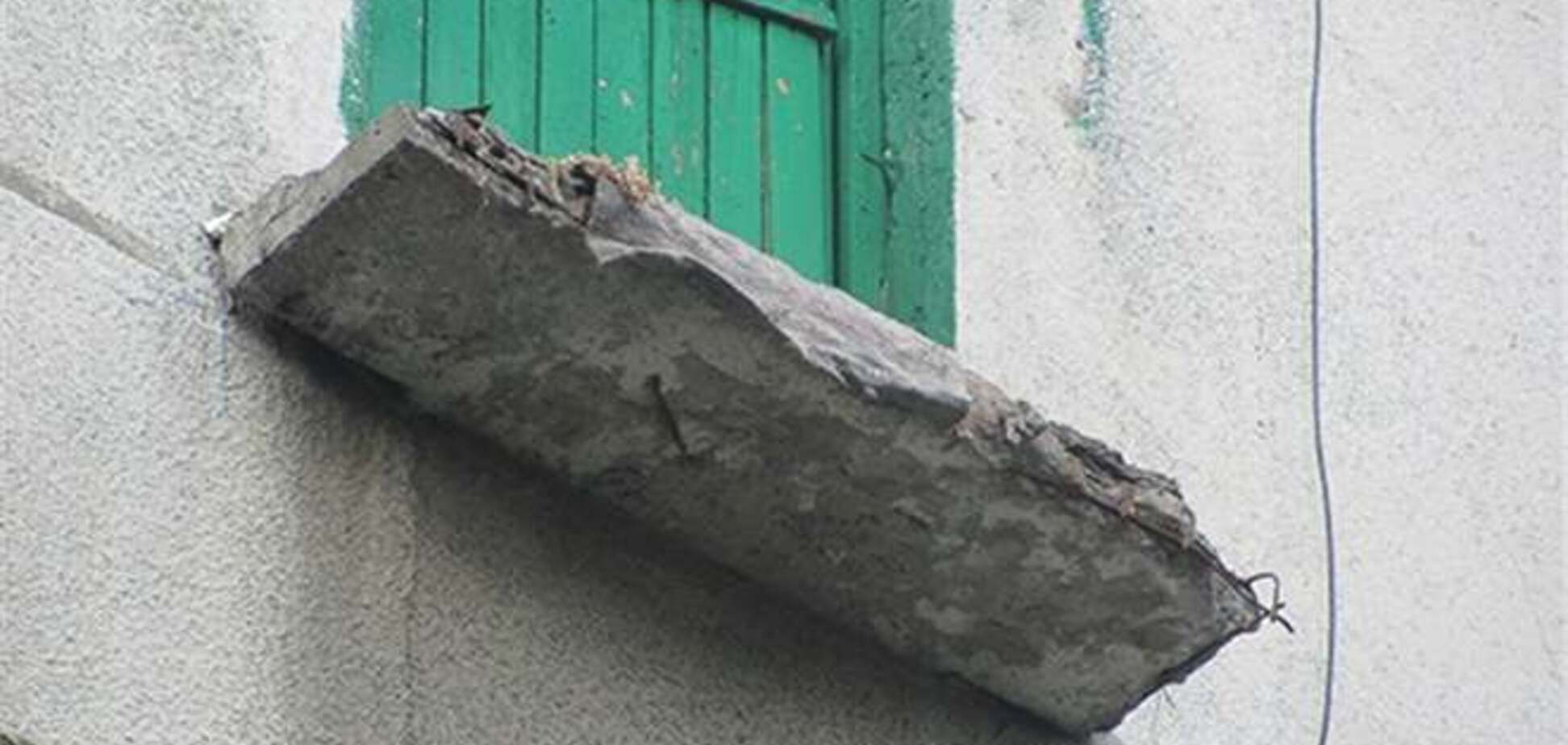 У Лисичанську жінка загинула, впавши разом з балконом