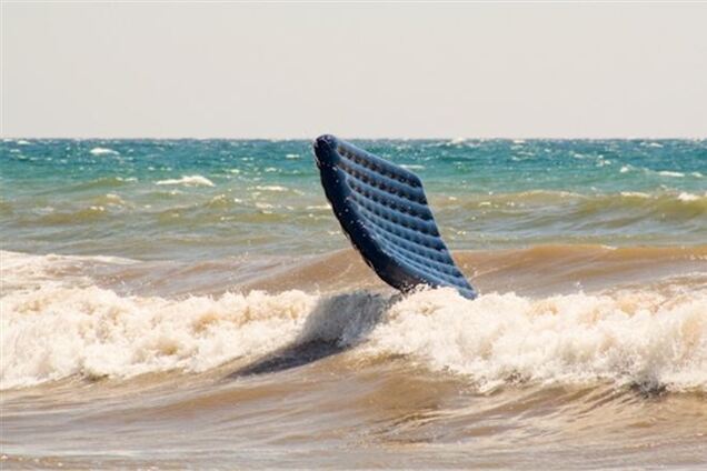 В Крыму спасли россиянку, которую отнесло на матрасе в море