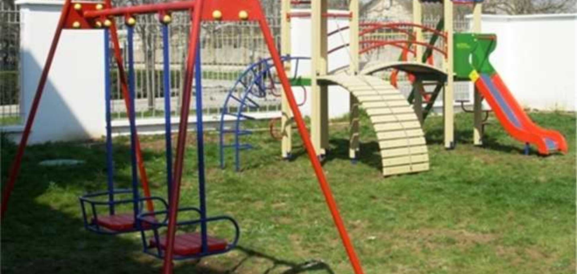 В Киеве после ЧП на качелях будут цепи