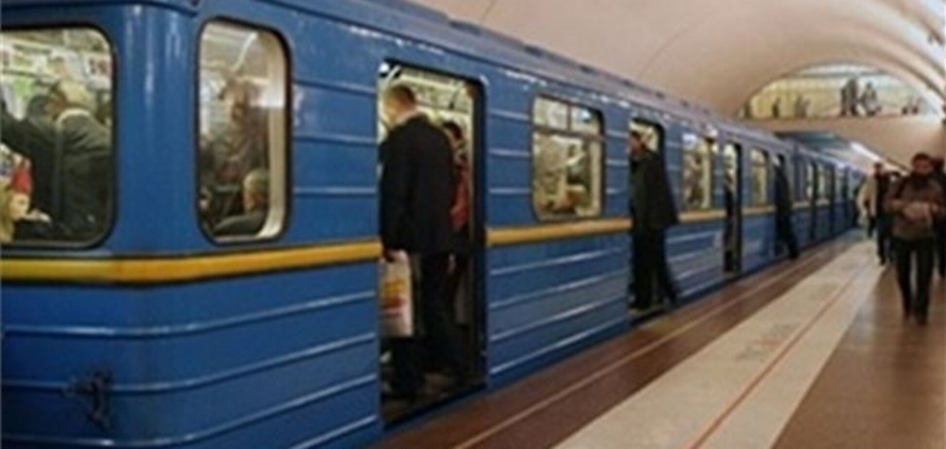 ЧП в киевском метро: пассажир упал на рельсы, 5 августа 2013