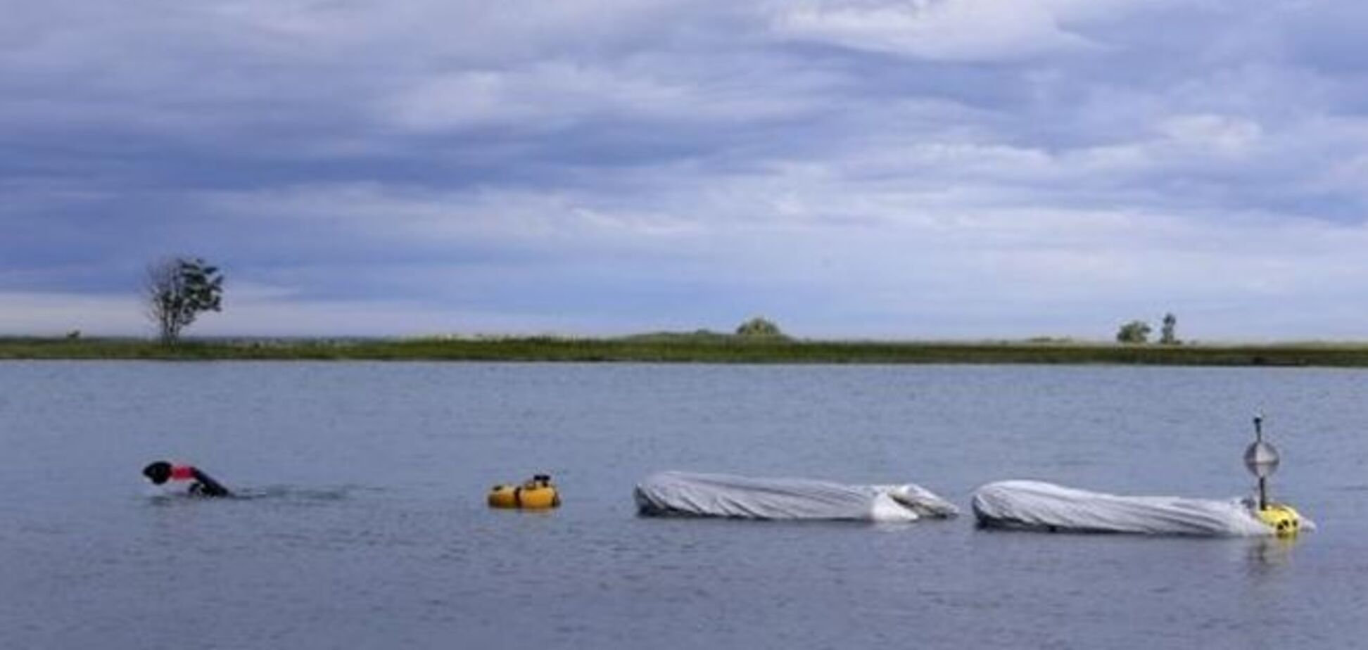 Американский экстремал решил проплыть 35 км с тонной кирпичей