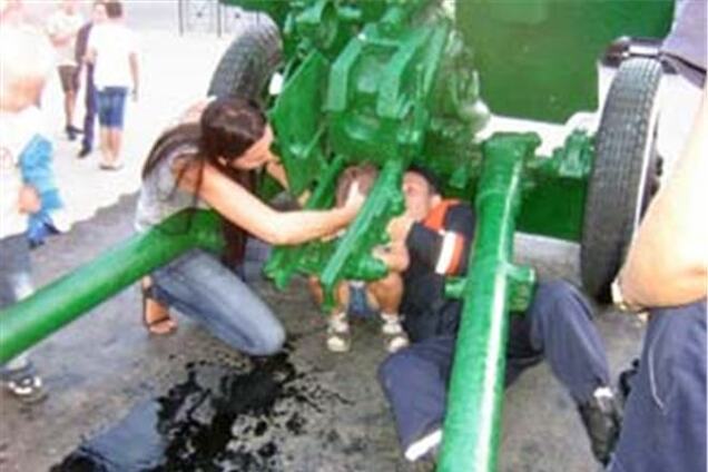 В Макеевке ребенок застрял в пушке