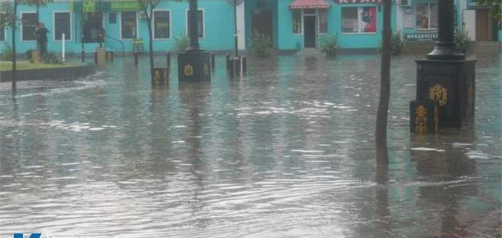Центр Керчи затопил сильный ливень