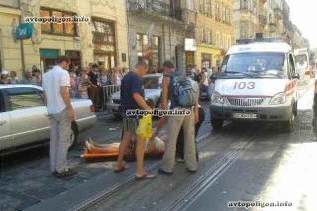 Во Львове 'скорая' сбила пожилую женщину