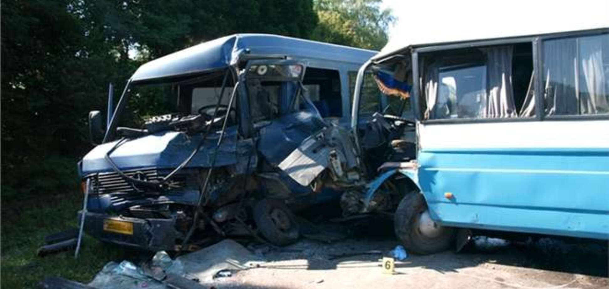 Столкновение автобусов на Тернопольщине: пострадавших уже 20