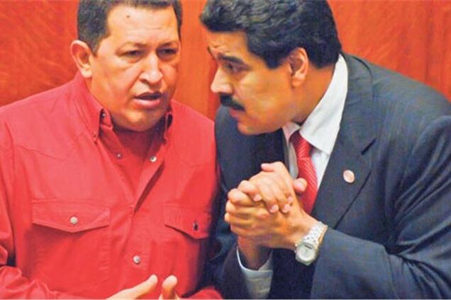 Глава Венесуели зізнався, що часто ночує біля могили Чавеса