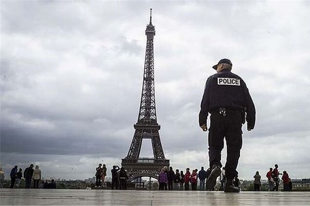 В Париже 'минировали' Эйфелеву башню