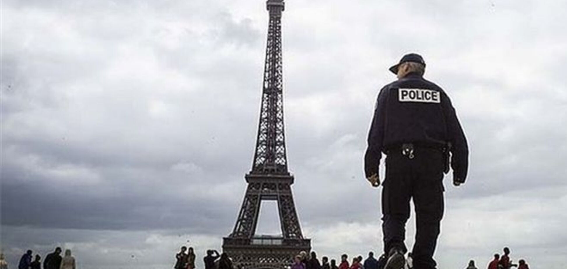 У Парижі 'мінували' Ейфелеву вежу