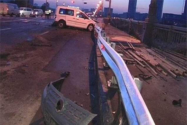 Милицейское ДТП в Киеве: на мосту столкнулись две иномарки