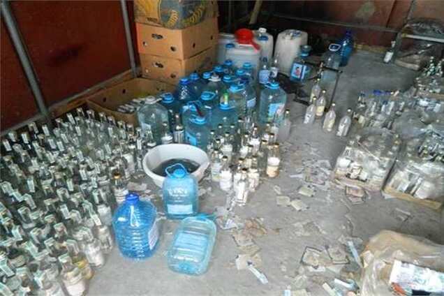 В Киеве популярную водку-фальсификат изготовляли в гараже
